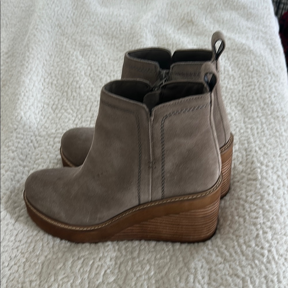 Diba True Boots Suede Size 8       NWOT